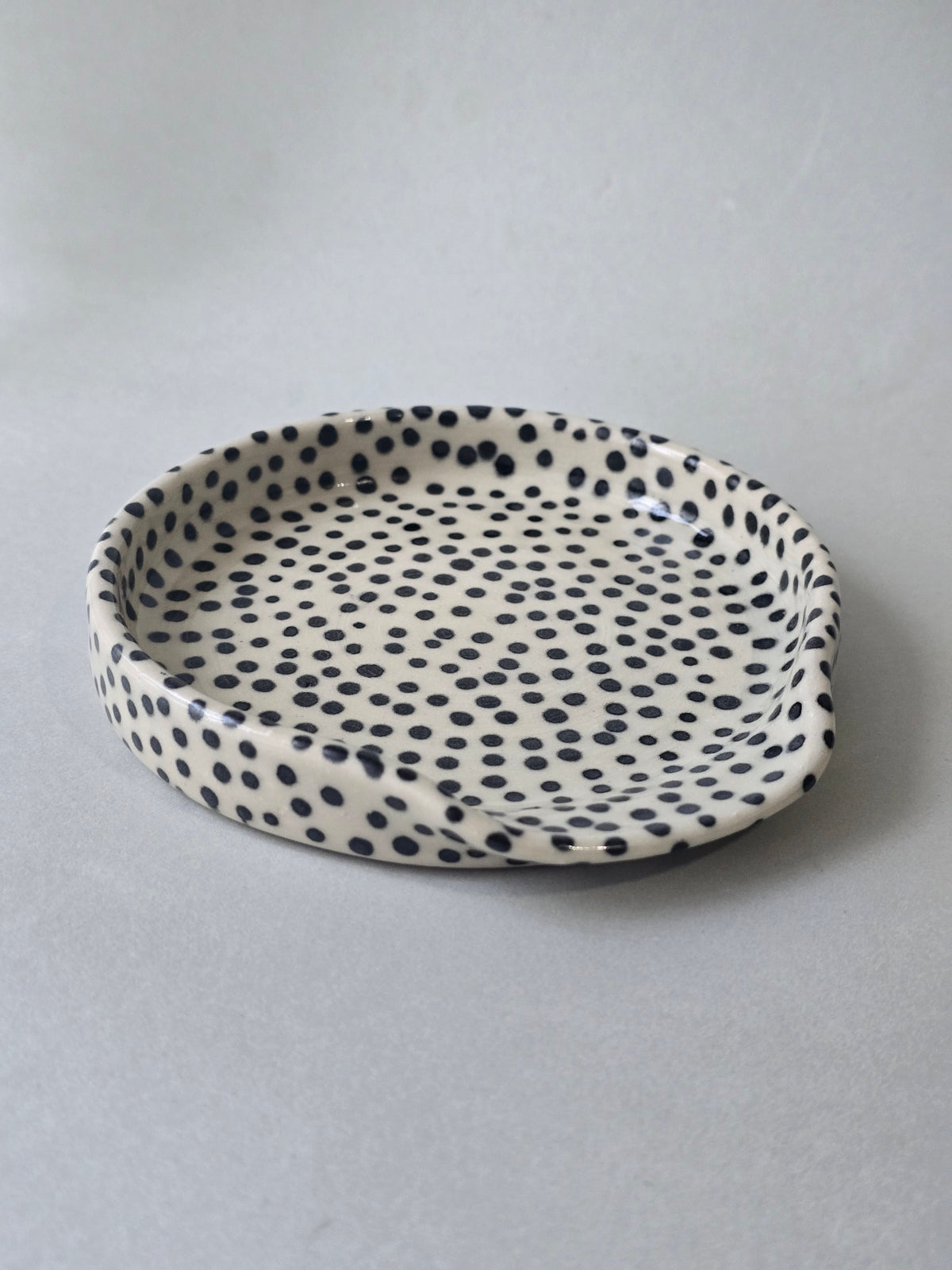 Spotty spoon rest