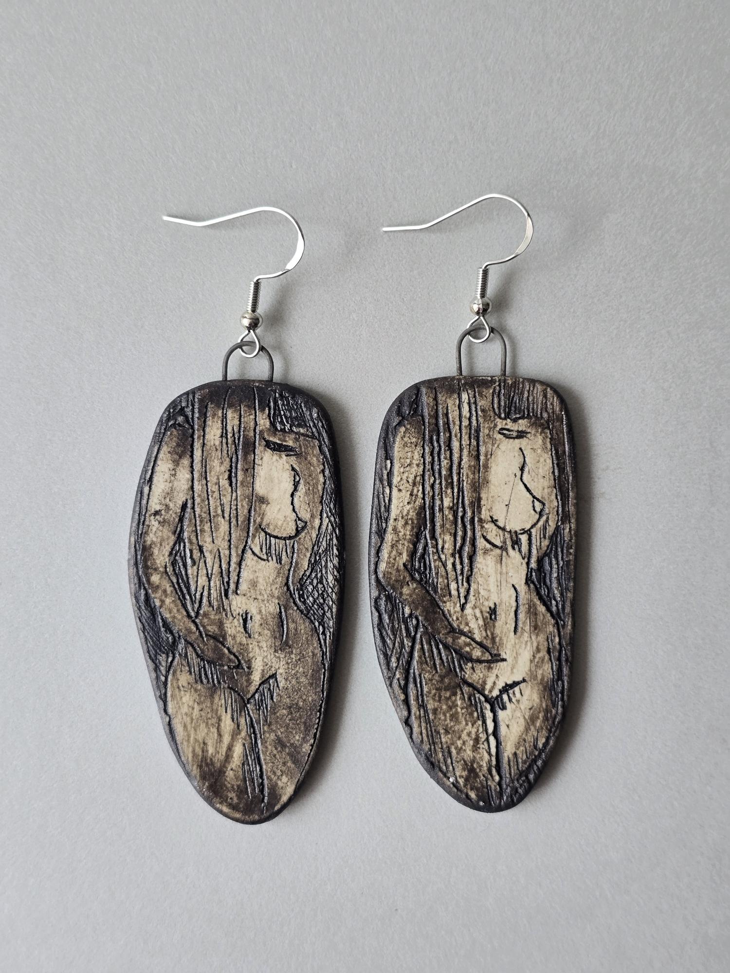 Eva's Poise in Midnight