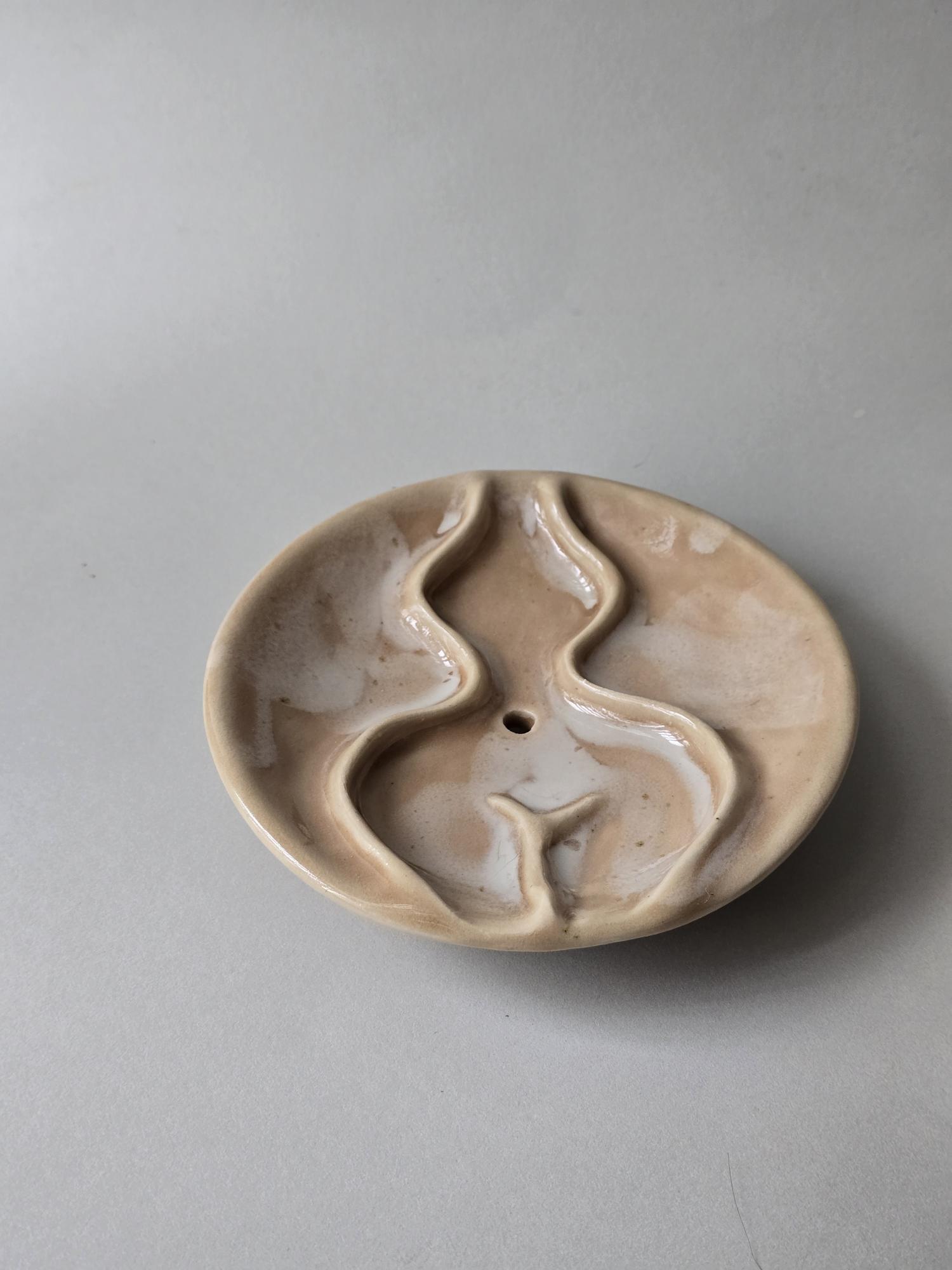 The Sculpted Soap Dish in Mottled Honey